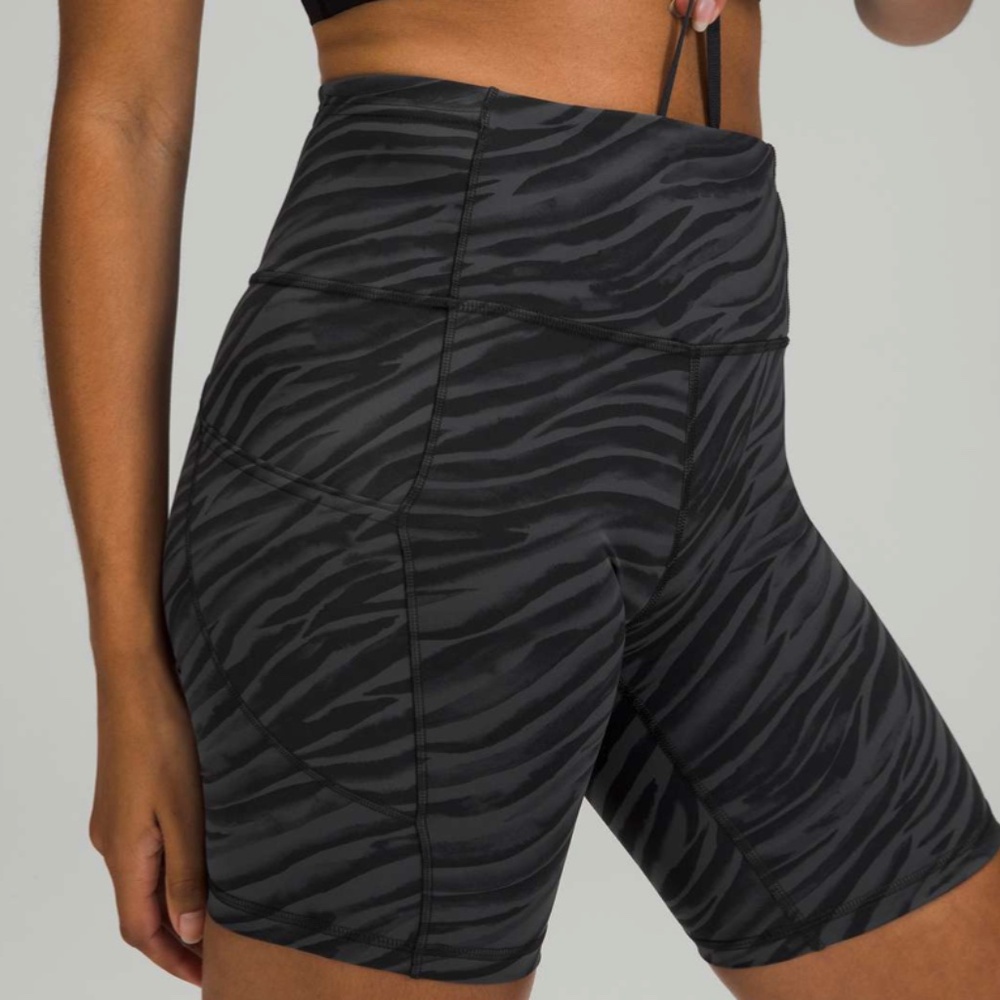 Lululemon Fast and Free Short 8" Le Tigre Camo Deep Coal Multi